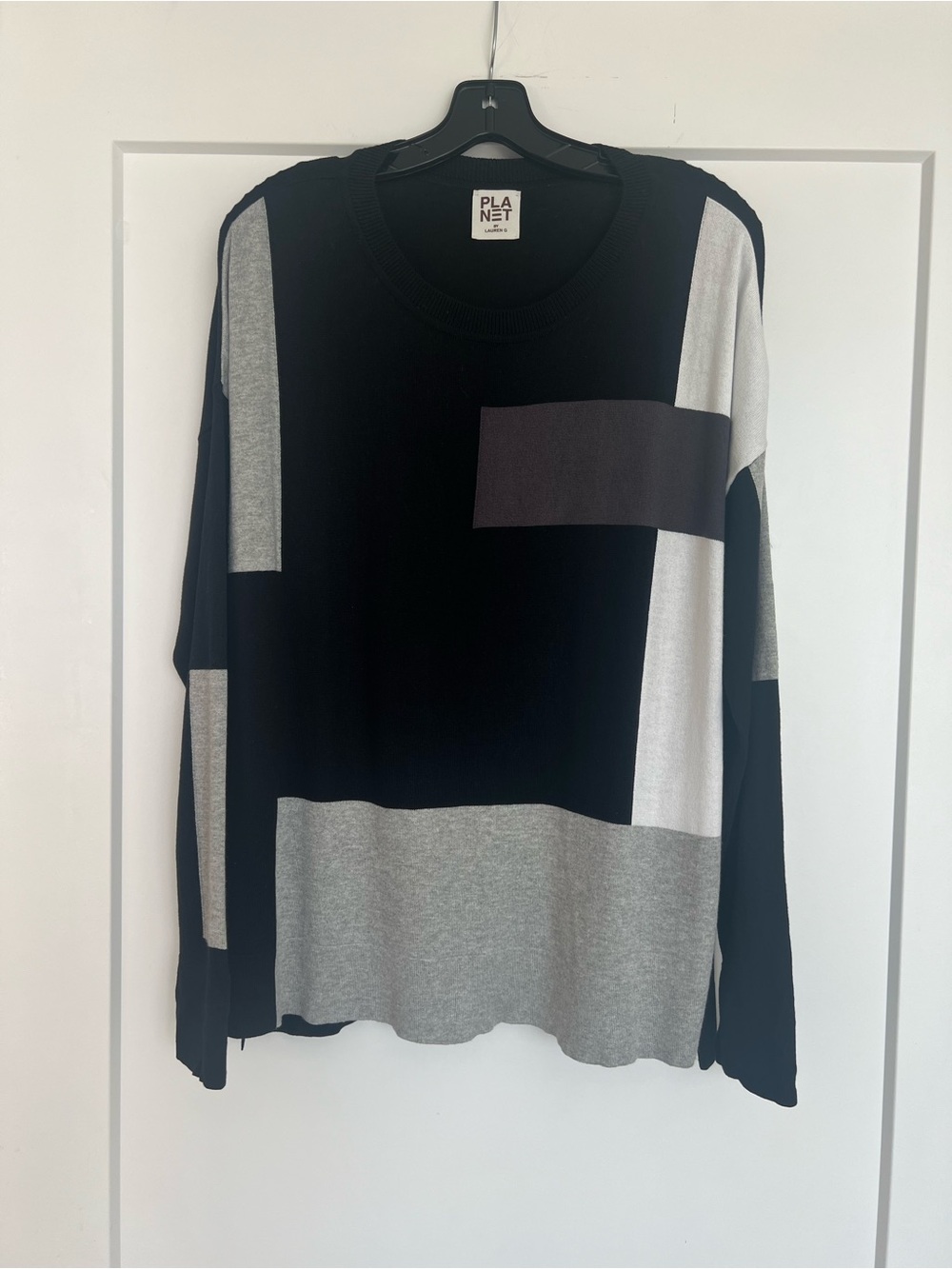 PLANET by Lauren G Black Gray & White Colorblock Crewneck Knit Sweater, One Size